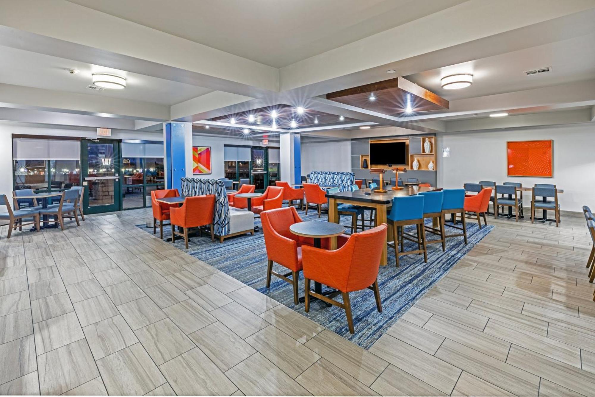 Holiday Inn Express & Suites Tulsa S Broken Arrow Hwy 51 By Ihg Luaran gambar