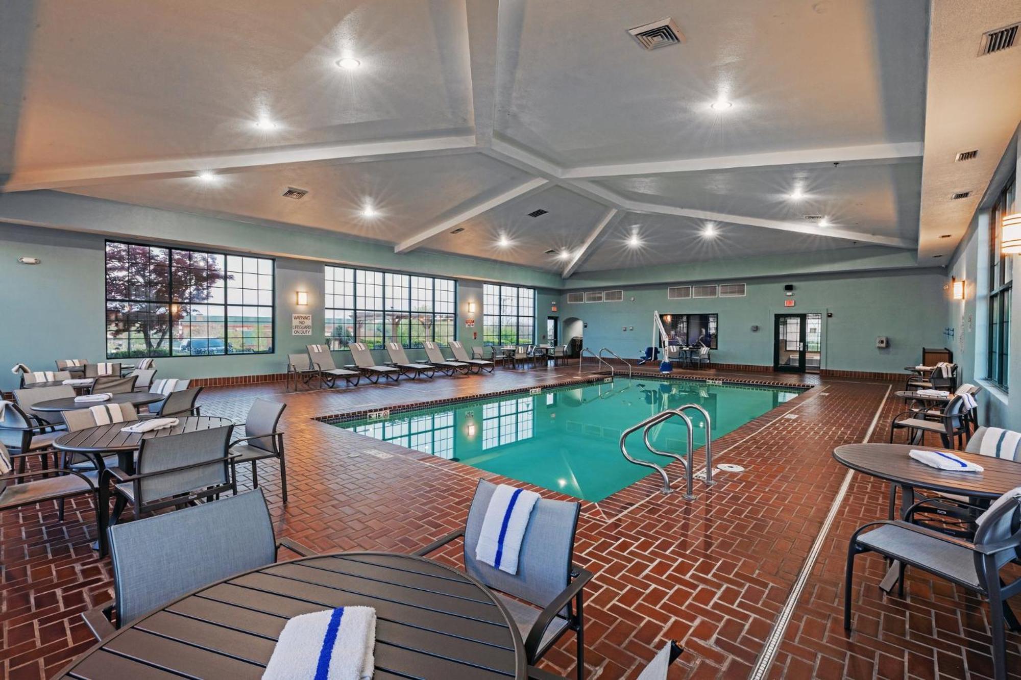 Holiday Inn Express & Suites Tulsa S Broken Arrow Hwy 51 By Ihg Luaran gambar