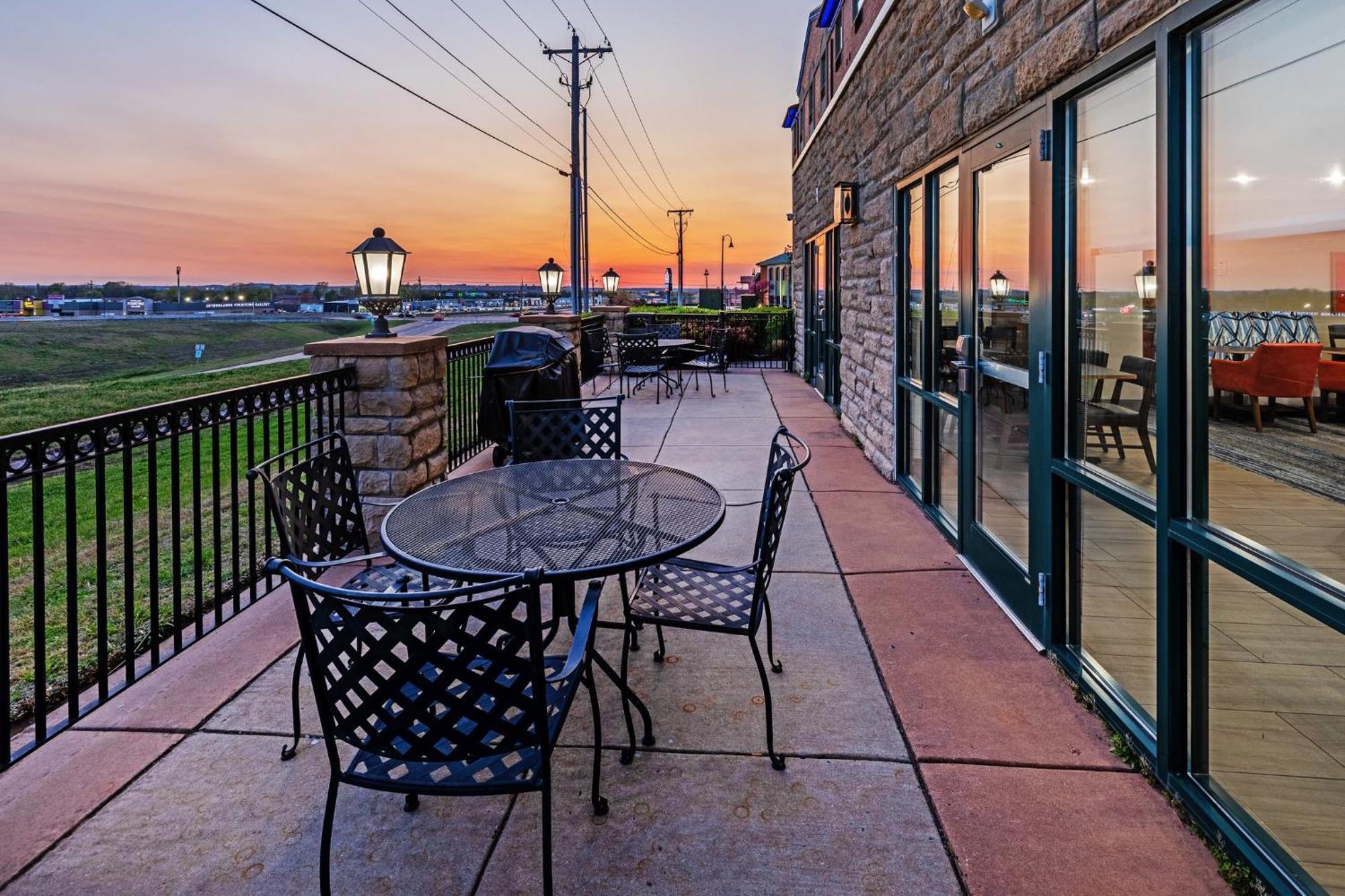 Holiday Inn Express & Suites Tulsa S Broken Arrow Hwy 51 By Ihg Luaran gambar