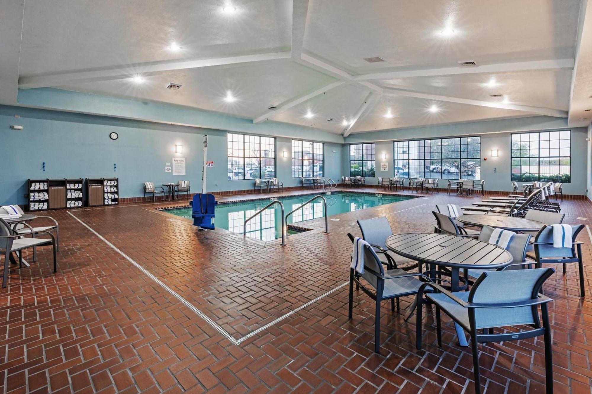 Holiday Inn Express & Suites Tulsa S Broken Arrow Hwy 51 By Ihg Luaran gambar